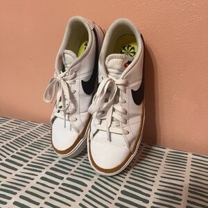 Nike Court Legacy